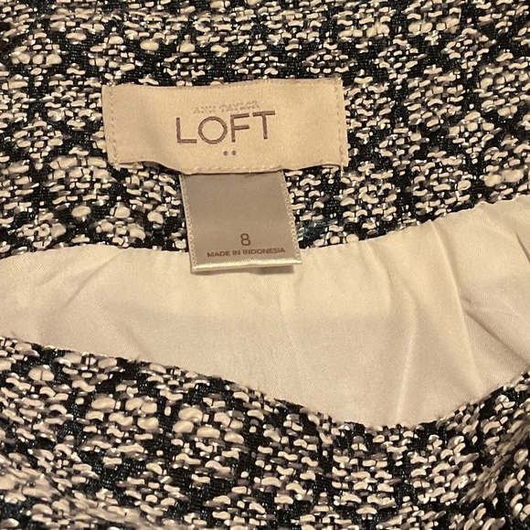 Ann Taylor Loft Skirt size 8 - Picture 3 of 4